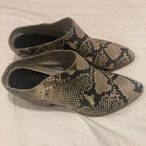 Barely Worn Dolce Vita Rianna Mule.